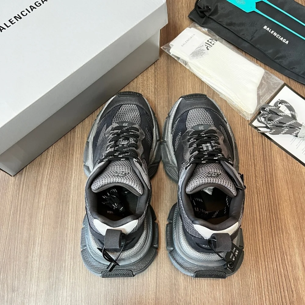 🌴🌴🌴Balenciaga's craftsmanship needs no mention - Picture 5 of 5